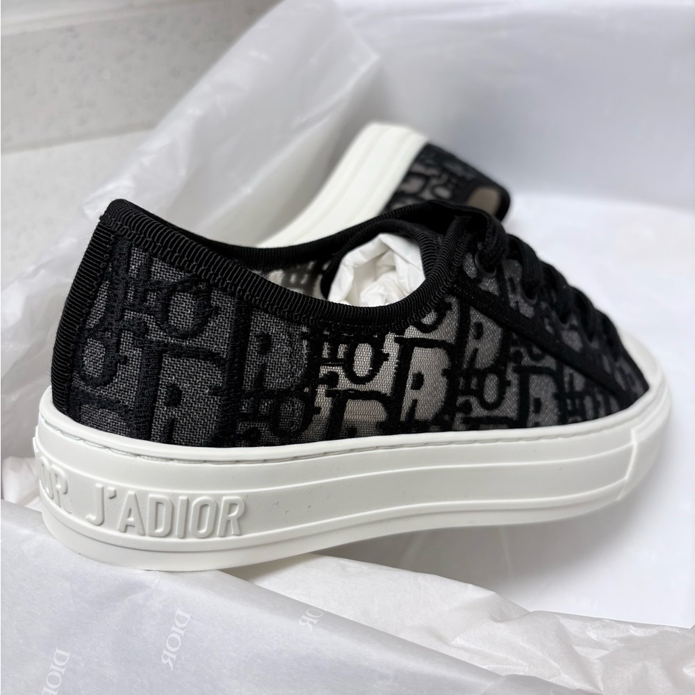 Walk'n'Dior Sneaker
Black Dior Oblique Embroidered Mesh